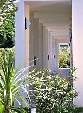 Eden Park Pau Est, Avec Piscine 3* 比赞诺