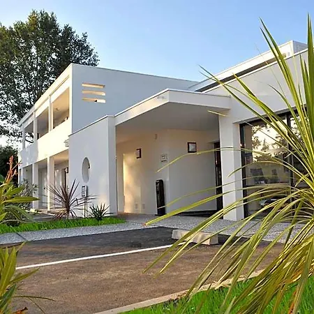 Eden Park Pau Est, Avec Piscine 比赞诺