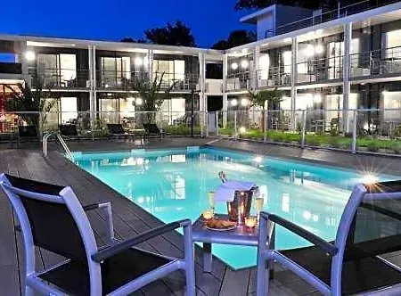 Eden Park Pau Est, Avec Piscine 酒店 3*
