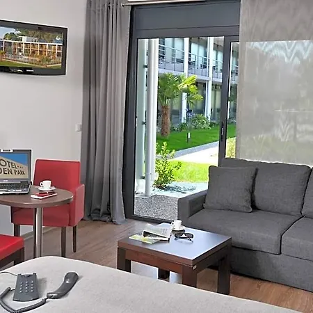 酒店 Eden Park Pau Est, Avec Piscine 比赞诺