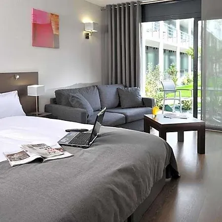 酒店 Eden Park Pau Est, Avec Piscine 比赞诺