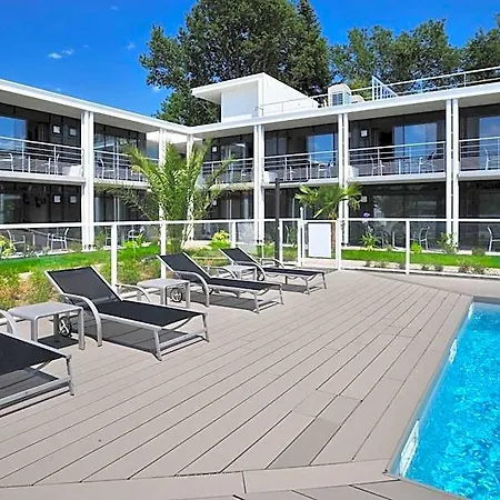 Eden Park Pau Est, Avec Piscine 3*